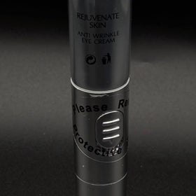 Anti-wrinkle eye cream with massager